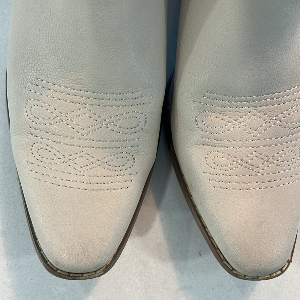 Coconuts Eliza Ankle Boots 6.5  Vegan Cream Studded Zip Sides Soft Clean EUC - Picture 12 of 12
